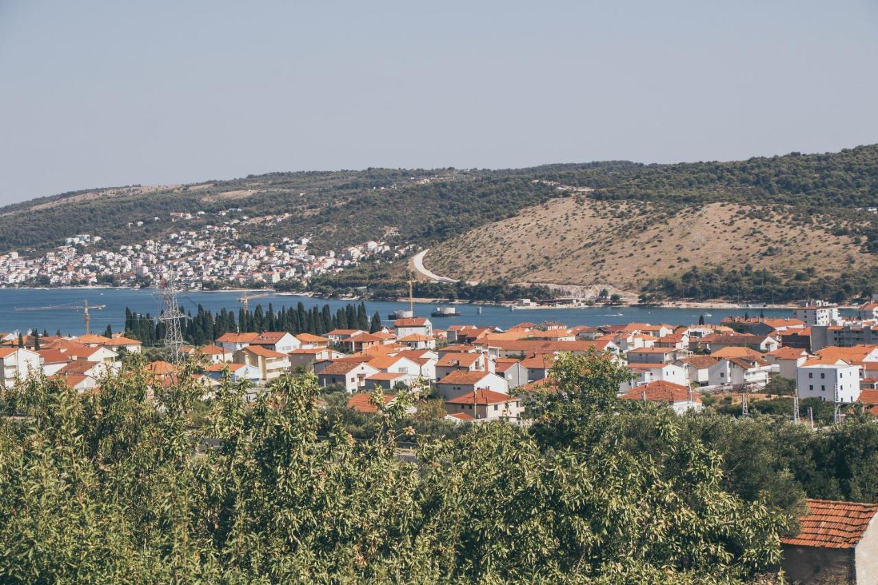 Apartment Andrea Трогир Екстериор снимка