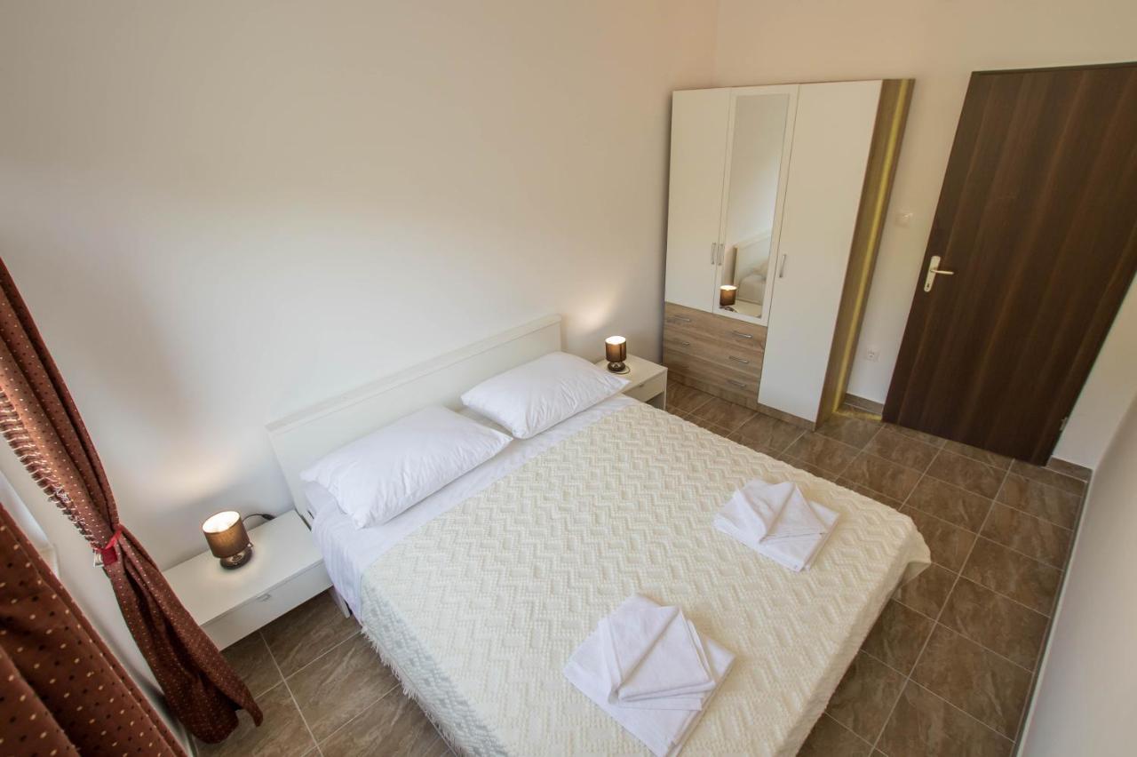 Apartment Andrea Трогир Екстериор снимка