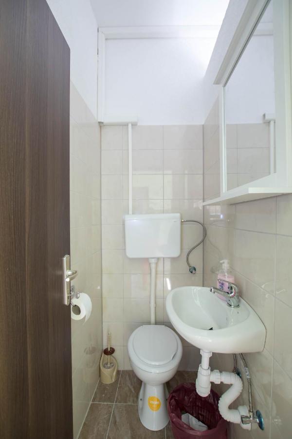 Apartment Andrea Трогир Екстериор снимка