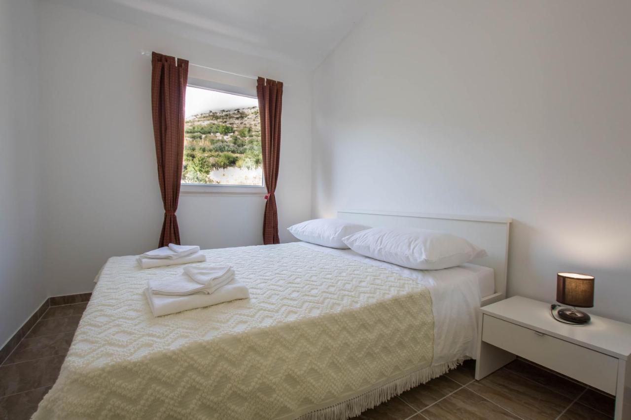 Apartment Andrea Трогир Екстериор снимка